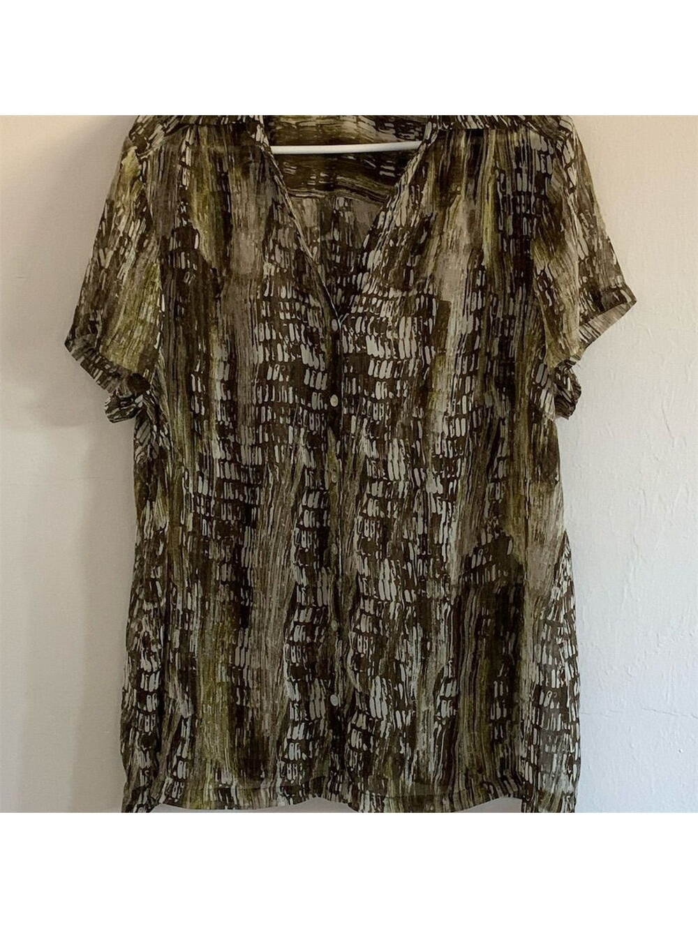 Avenue Women's Abstract Print V-Neck Blouse Size 18/20 Short Sleeve